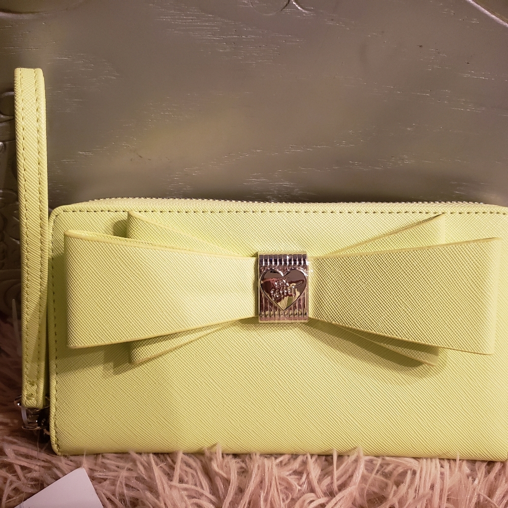 Betsey Johnson lime wristlet